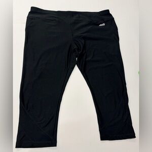 Avia Black Knee Length Leggings.